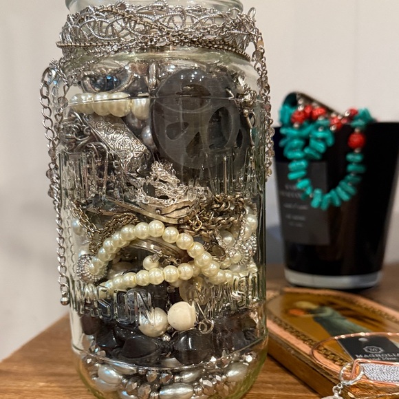 Classy and Pearly silvertone Mystery Jewelry Jar - Large - Picture 3 of 6